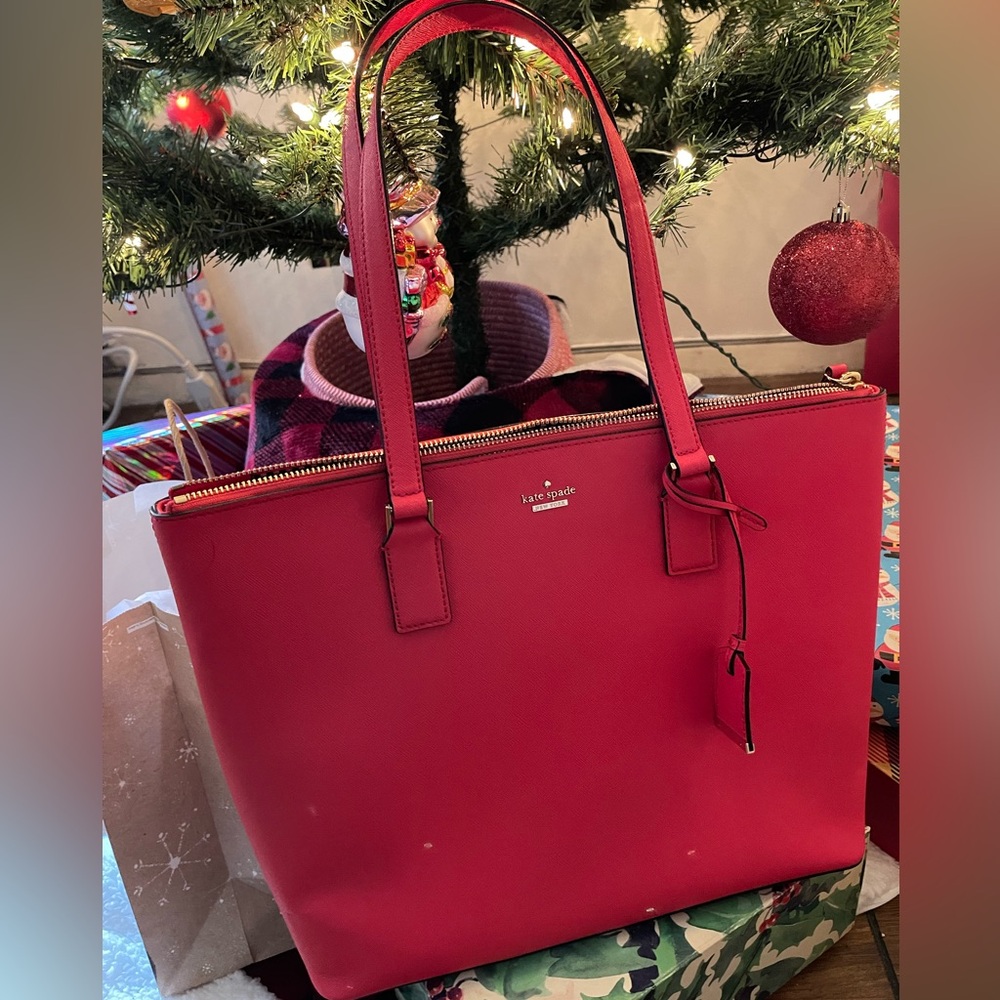Women’s Kate Spade medium size shoulder bag